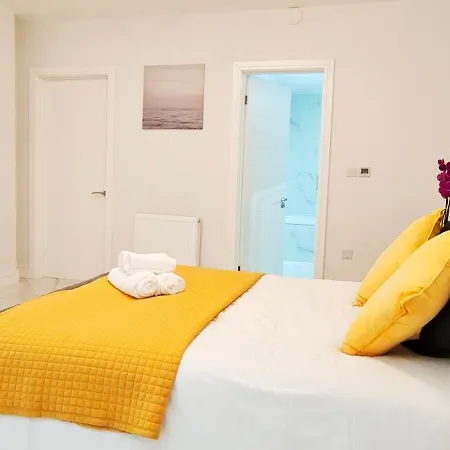 Spacious 2B2B Apartment With Garden London Exterior photo