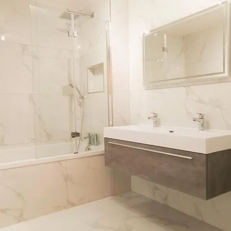 Spacious 2B2B Apartment With Garden London Exterior photo