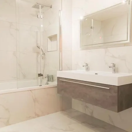 Spacious 2B2B Apartment With Garden London Exterior photo